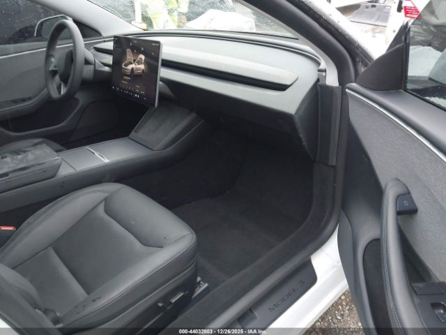 Tesla Model 3 Image 15