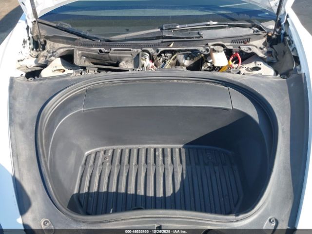 Tesla Model 3 Image 5