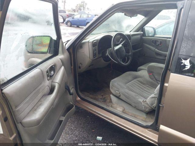 Chevrolet S-10 Ls Image 5