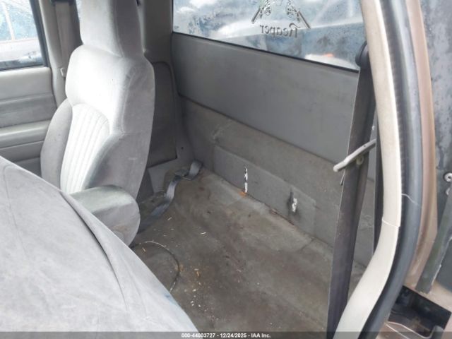 Chevrolet S-10 Ls Image 11