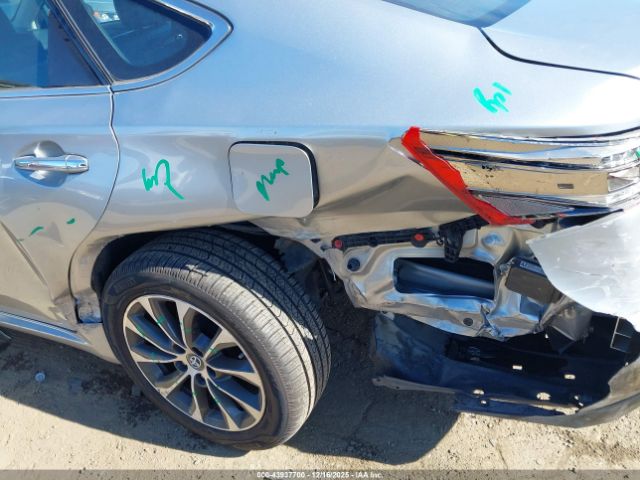 Toyota Avalon Hybrid Xle Premium Image 9