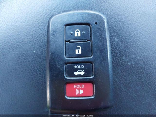 Toyota Avalon Hybrid Xle Premium Image 12