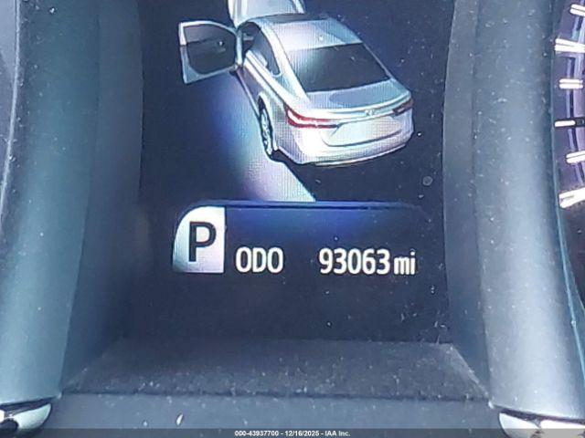 Toyota Avalon Hybrid Xle Premium Image 7