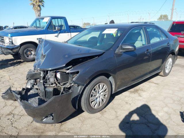 Toyota Camry Le Image 2