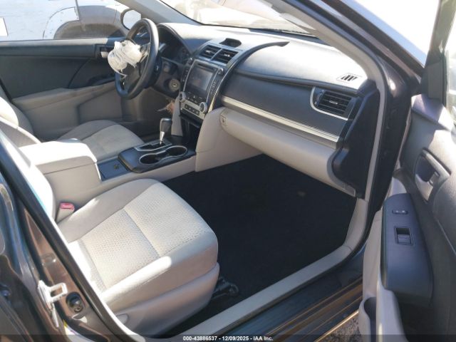 Toyota Camry Le Image 3