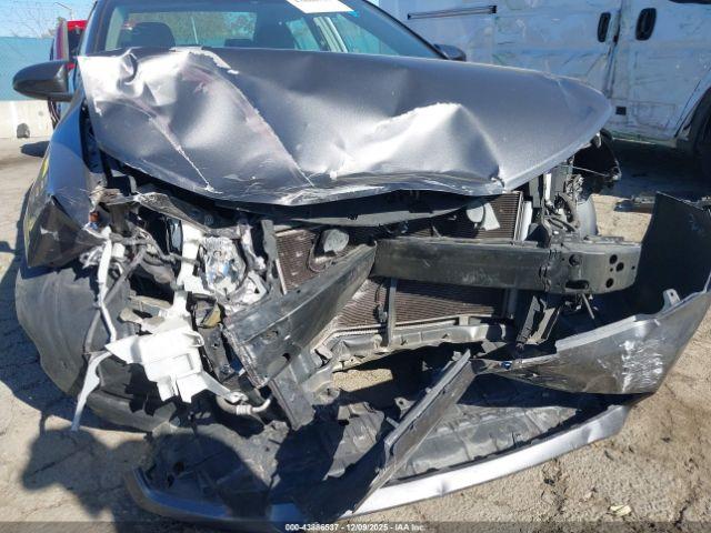 Toyota Camry Le Image 10