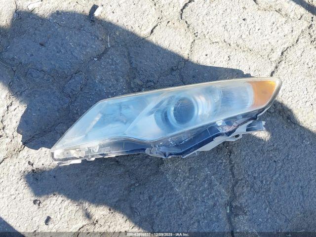 Toyota Camry Le Image 8