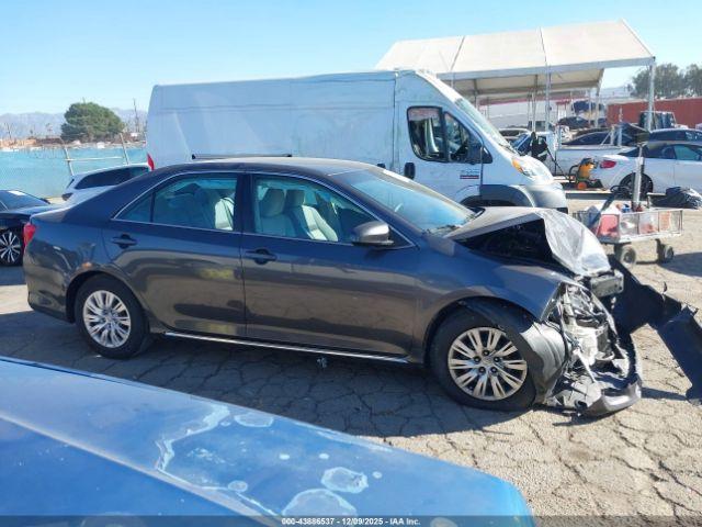 Toyota Camry Le Image 14