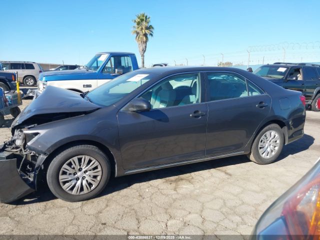 Toyota Camry Le Image 15