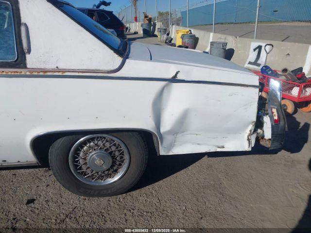 Cadillac DeVille Image 3