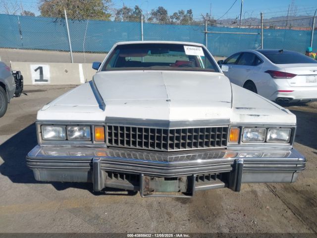 Cadillac DeVille Image 11