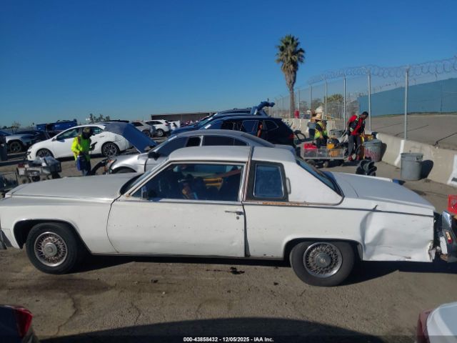 Cadillac DeVille Image 18