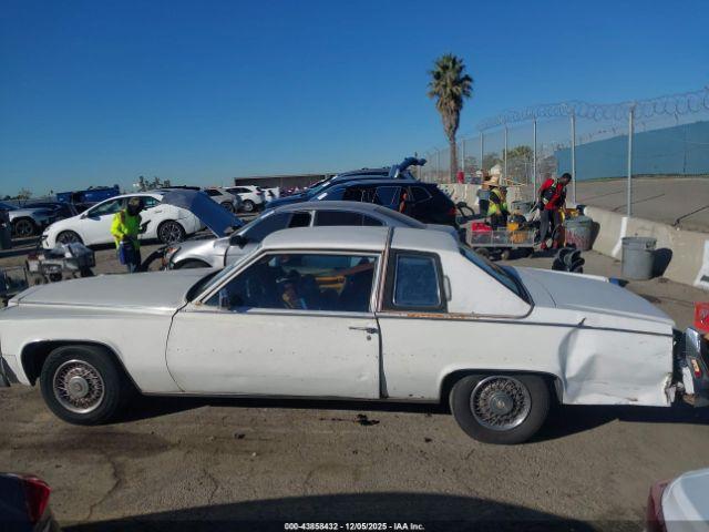 Cadillac DeVille Image 18