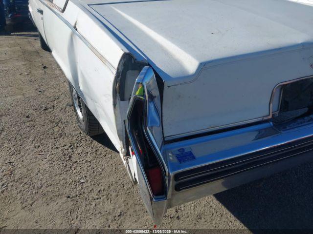 Cadillac DeVille Image 12