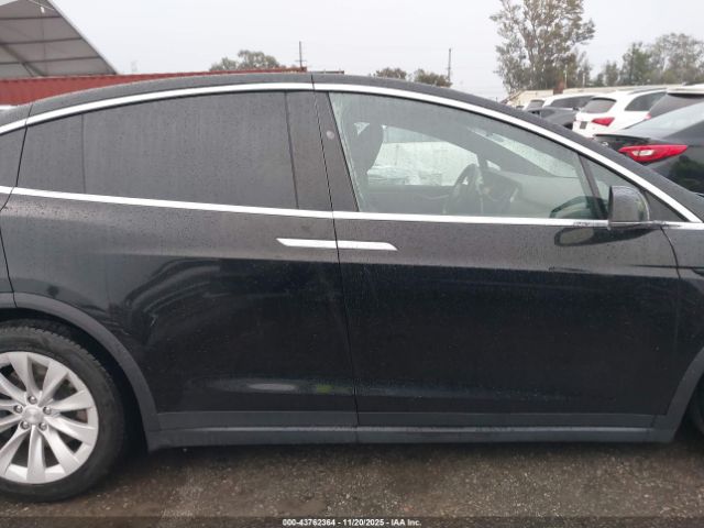 Tesla Model X Image 11