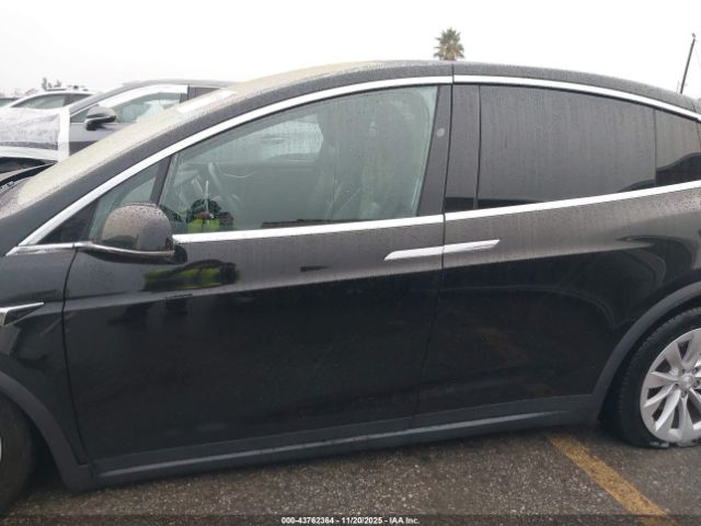 Tesla Model X Image 15