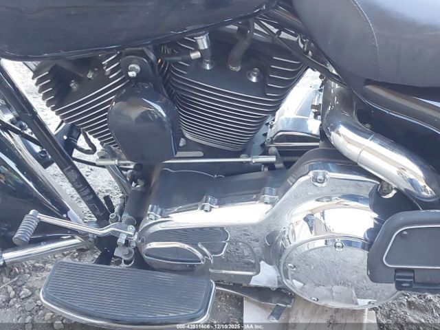 Harley-Davidson Flhtcui Image 8