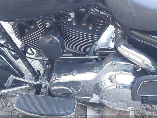 Harley-Davidson Flhtcui Image 8