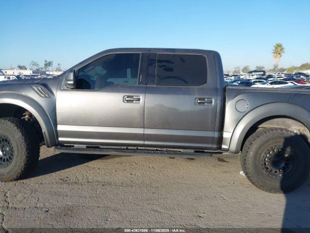 Ford F-150 Raptor Image 16