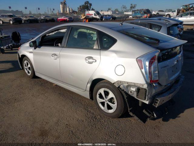Toyota Prius Two Image 17