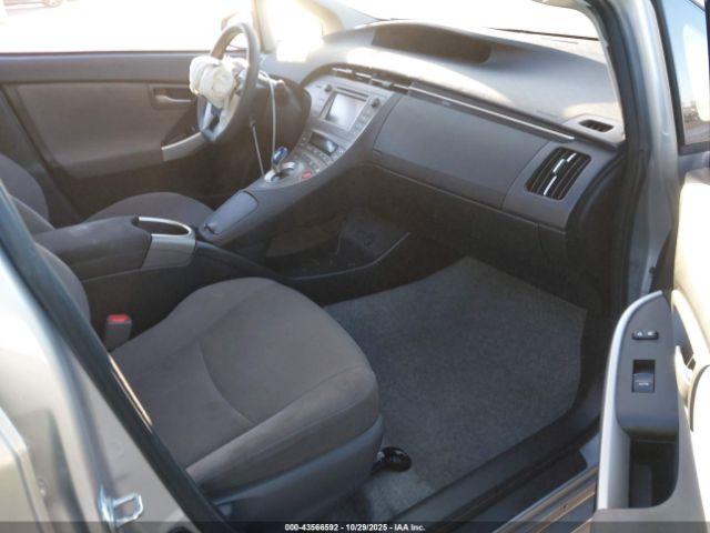 Toyota Prius Two Image 7