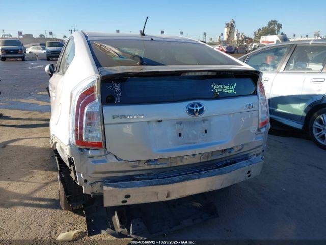 Toyota Prius Two Image 3