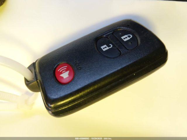 Toyota Prius Two Image 8