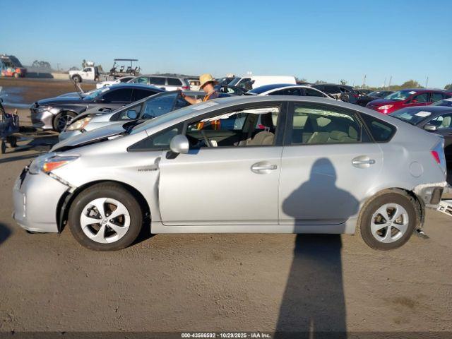 Toyota Prius Two Image 13