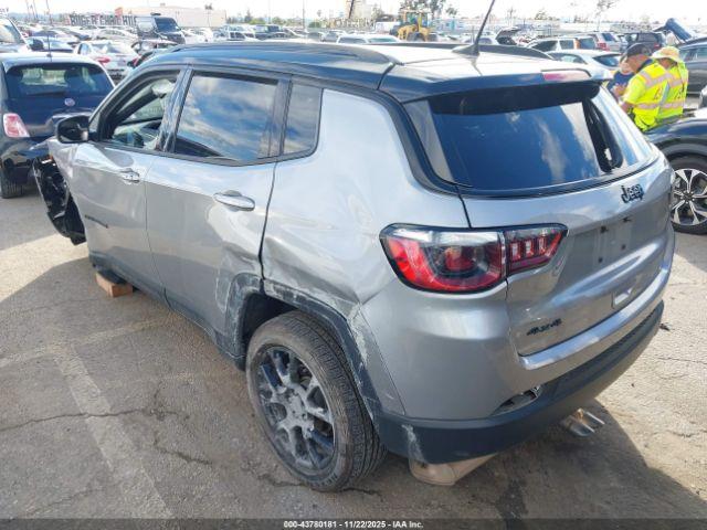 Jeep Compass Altitude 4x4 Image 4