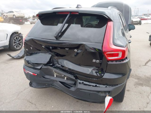 Volvo XC40 B5 Ultimate Dark Theme Image 12