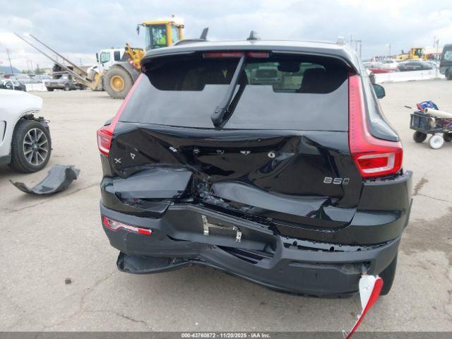 Volvo XC40 B5 Ultimate Dark Theme Image 3