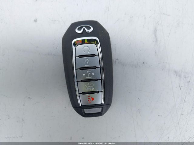 INFINITI Q60 Red Sport 400 Image 8