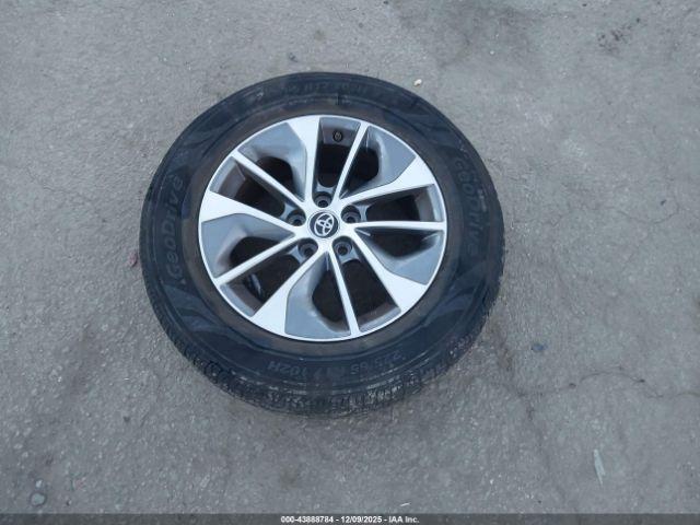 Toyota RAV4 Xle Image 9