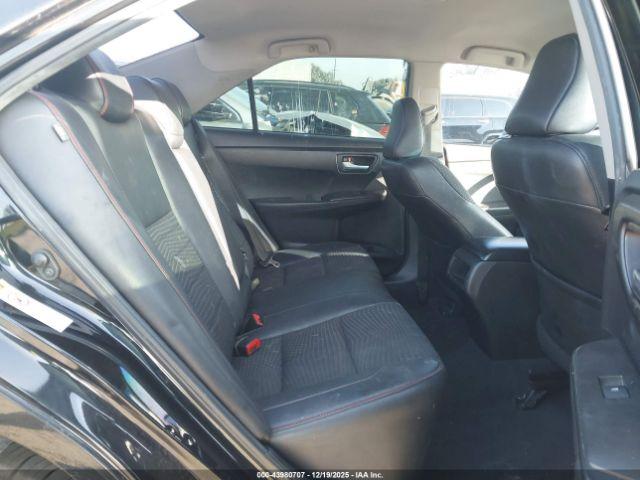 Toyota Camry Se Image 3