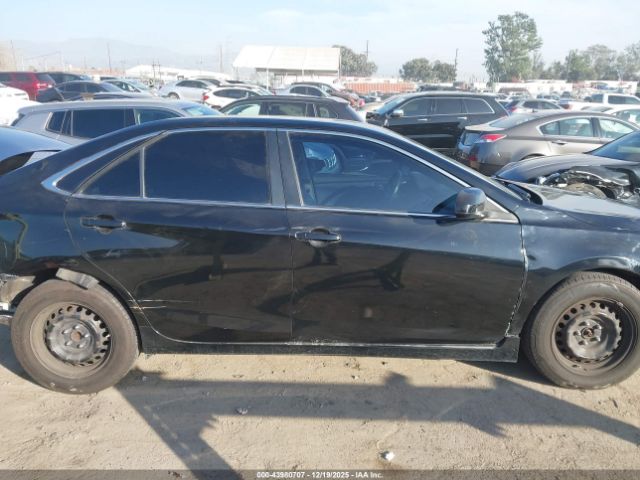 Toyota Camry Se Image 9