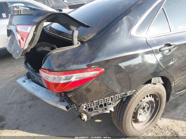 Toyota Camry Se Image 8