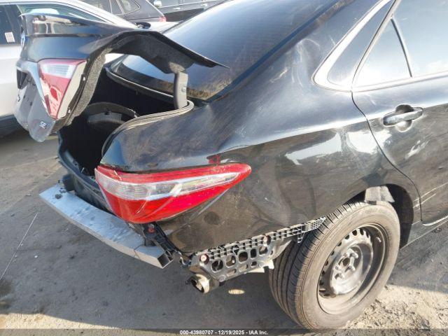 Toyota Camry Se Image 8