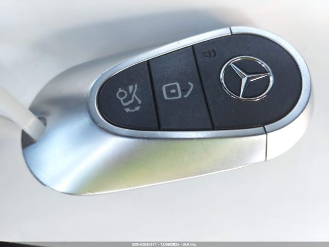 Mercedes-Benz C-Class Sedan Image 11