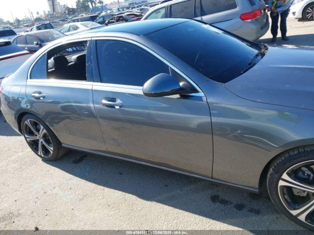 Mercedes-Benz C-Class Sedan Image 13