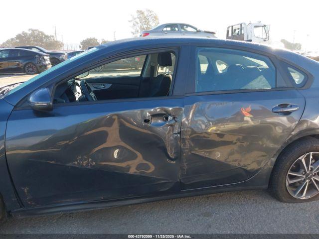 Kia Forte Lxs Image 7