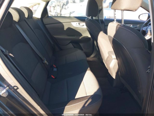 Kia Forte Lxs Image 9