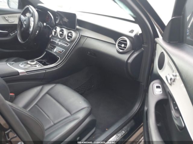 Mercedes-Benz C-Class Sedan Image 13