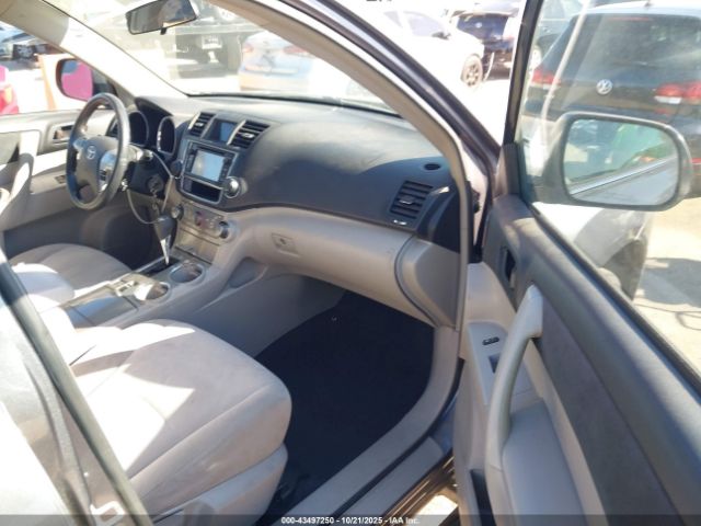 Toyota Highlander Base V6 Image 5