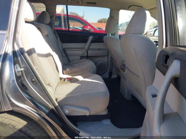 Toyota Highlander Base V6 Image 11