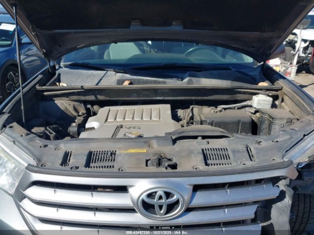 Toyota Highlander Base V6 Image 8
