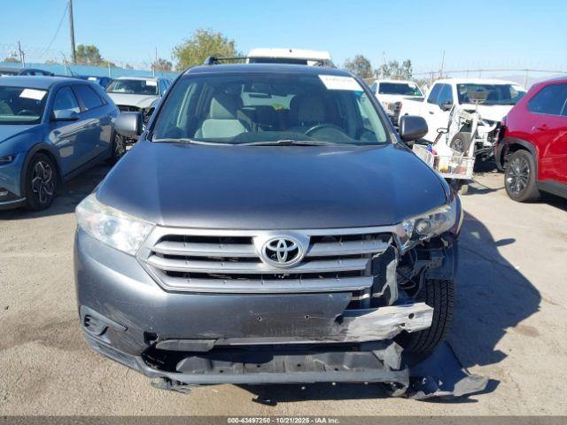 Toyota Highlander Base V6 Image 7