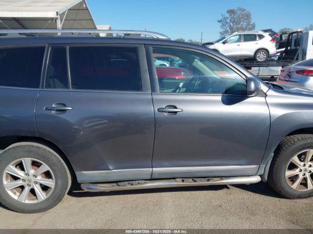 Toyota Highlander Base V6 Image 9