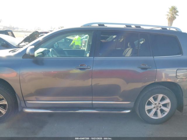 Toyota Highlander Base V6 Image 10