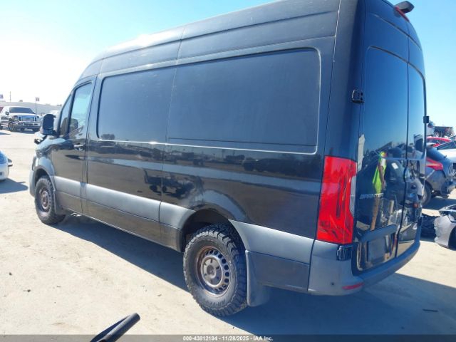 Mercedes-Benz Sprinter 2500 Standard Roof I4 Diesel Image 2