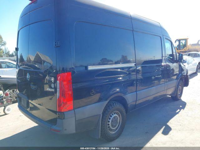 Mercedes-Benz Sprinter 2500 Standard Roof I4 Diesel Image 7
